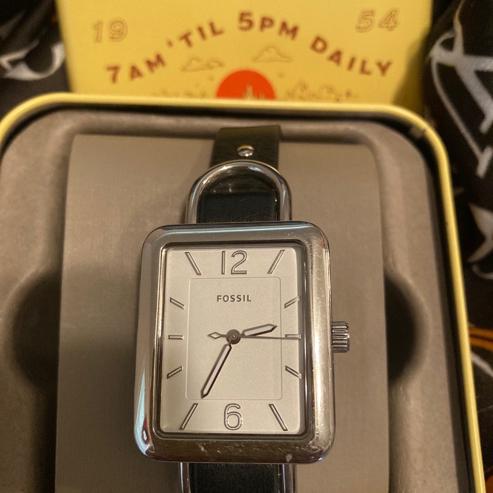 Fossil Watch - Picture 2 of 3